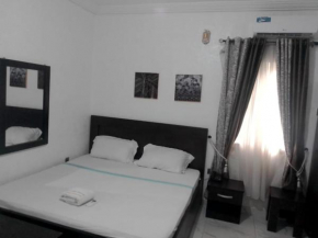 RHODES WOOD Motel